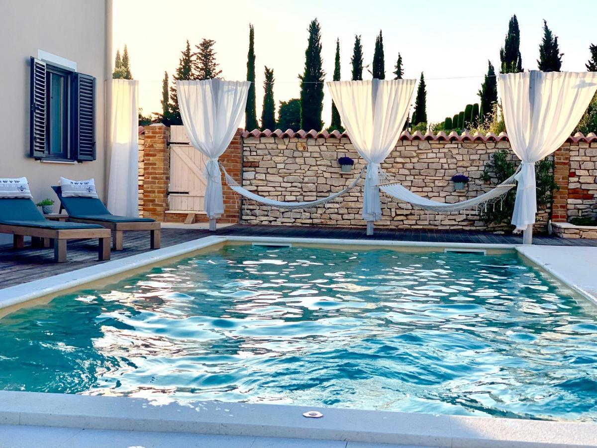 Ferienwohnungen VI La Mare With Heated Pool Zadar Eksteriør bilde