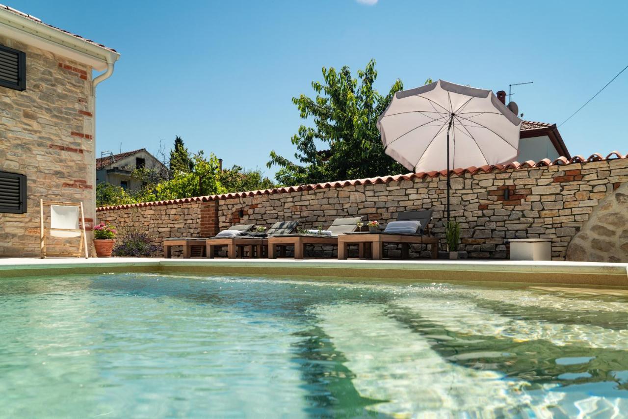 Ferienwohnungen VI La Mare With Heated Pool Zadar Eksteriør bilde