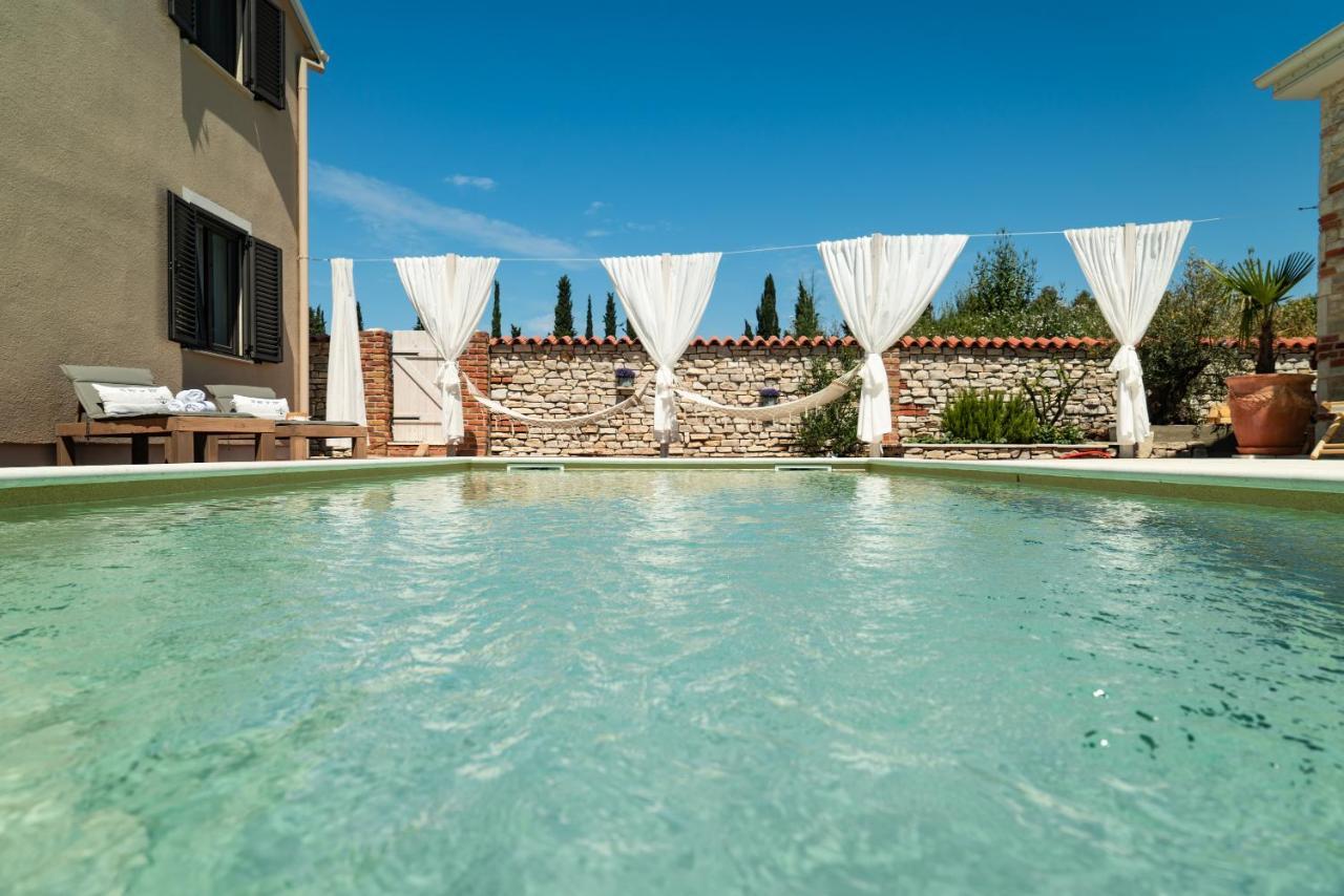 Ferienwohnungen VI La Mare With Heated Pool Zadar Eksteriør bilde