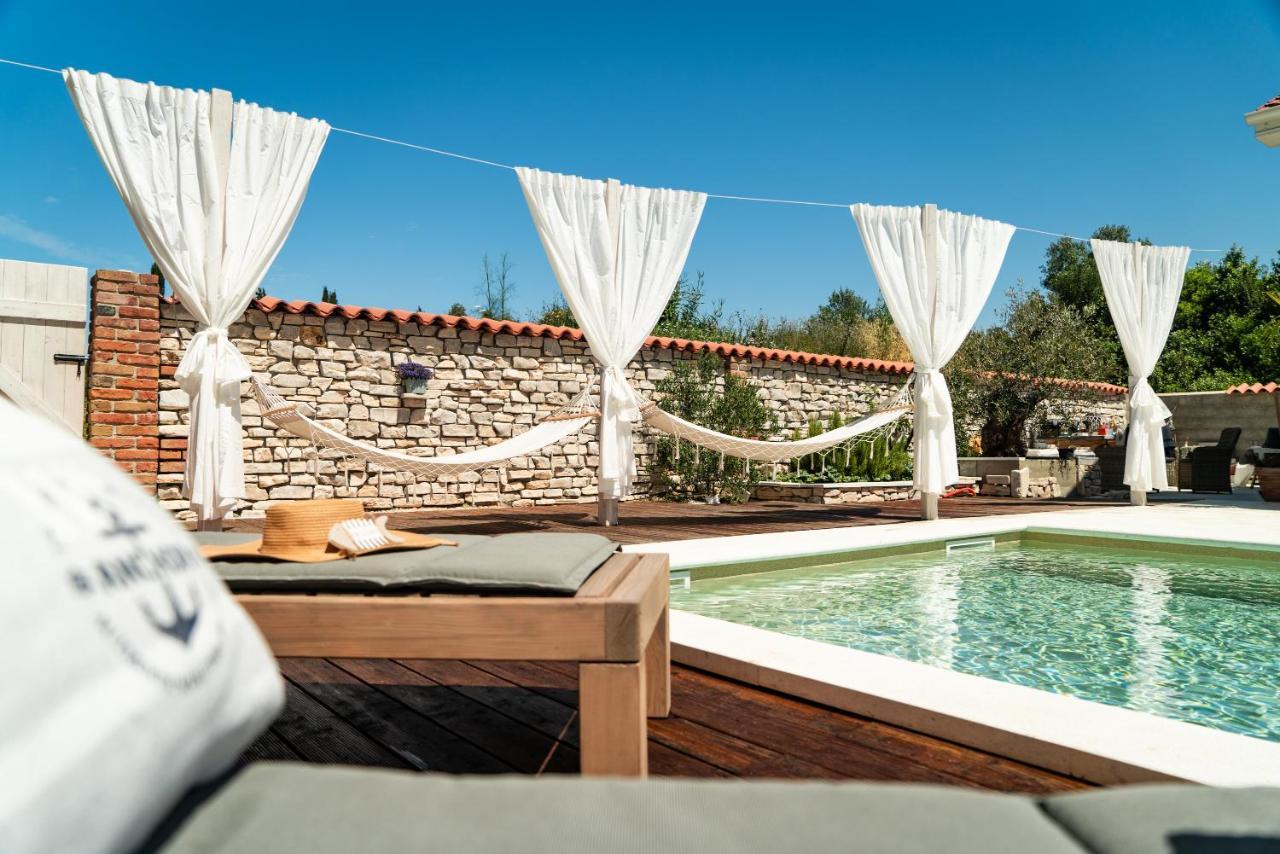 Ferienwohnungen VI La Mare With Heated Pool Zadar Eksteriør bilde